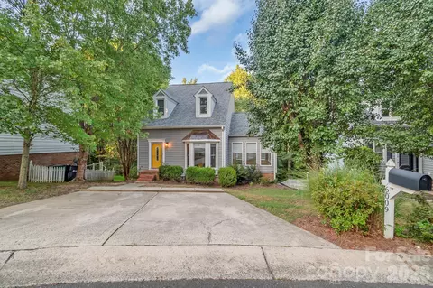6009 Coaching Inn Ct, Charlotte, NC 28270