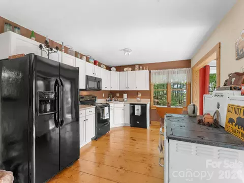 Kitchen - 600 Piney Gate Rd, Saluda, NC 28773 photo 1 of 4