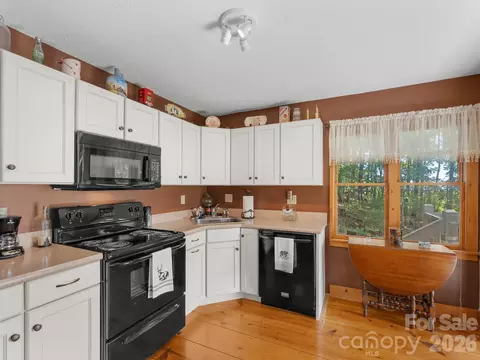 Kitchen - 600 Piney Gate Rd, Saluda, NC 28773 photo 2 of 4