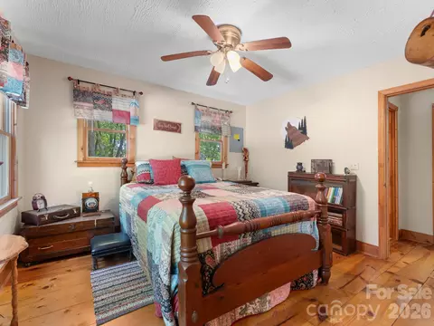 Bedroom - 600 Piney Gate Rd, Saluda, NC 28773 photo 3 of 3
