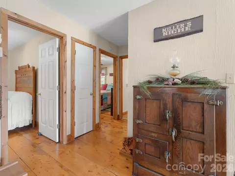 Entry Way - 600 Piney Gate Rd, Saluda, NC 28773 photo 2 of 2