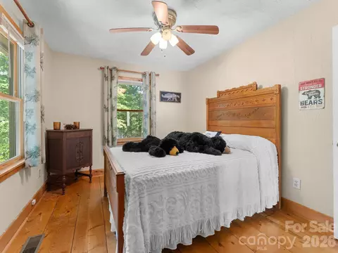 Bedroom - 600 Piney Gate Rd, Saluda, NC 28773 photo 1 of 3