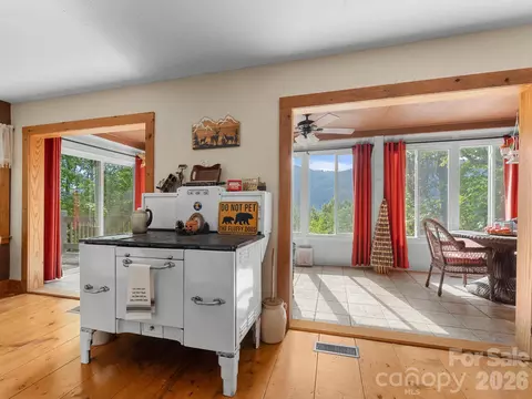 Entry Way - 600 Piney Gate Rd, Saluda, NC 28773 photo 1 of 2