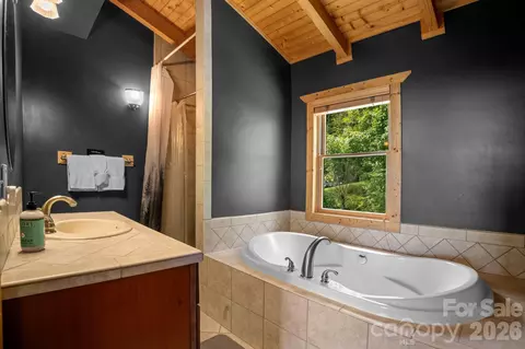 Bath - 372 Broken Arrow Trl, Boone, NC 28607 photo 4 of 5