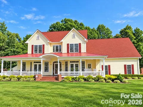 201 Harbor Ridge Dr, Connelly Springs, NC 28612