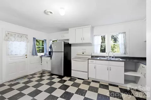 Kitchen - 65 King St, Asheville, NC 28804 photo 2 of 3