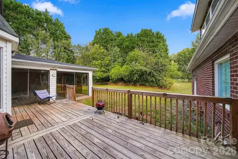 Exterior - 4131 Wandering Ne Ln NE, Hickory, NC 28601 photo 5 of 7