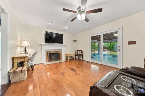 Living - 4131 Wandering Ne Ln NE, Hickory, NC 28601 photo 3 of 10