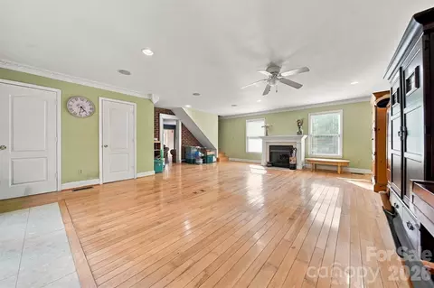 Living - 4131 Wandering Ne Ln NE, Hickory, NC 28601 photo 10 of 10