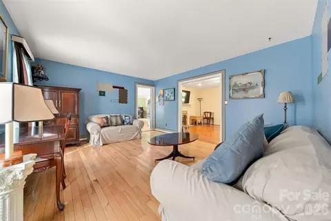 Living - 4131 Wandering Ne Ln NE, Hickory, NC 28601 photo 6 of 10