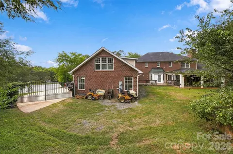 Exterior - 4131 Wandering Ne Ln NE, Hickory, NC 28601 photo 7 of 7