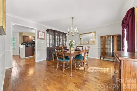 Dining - 4131 Wandering Ne Ln NE, Hickory, NC 28601 photo 2 of 3