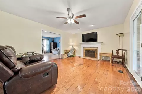 Living - 4131 Wandering Ne Ln NE, Hickory, NC 28601 photo 2 of 10