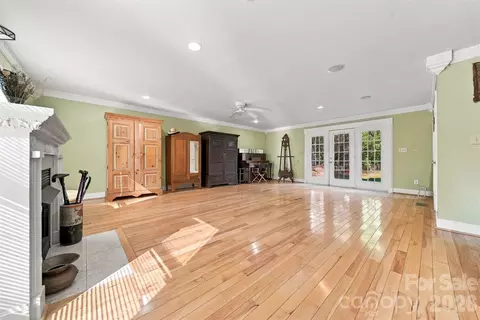Living - 4131 Wandering Ne Ln NE, Hickory, NC 28601 photo 8 of 10