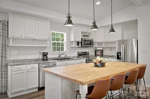 Kitchen - 3034 Heffner Pl, Hudson, NC 28638 photo 1 of 3