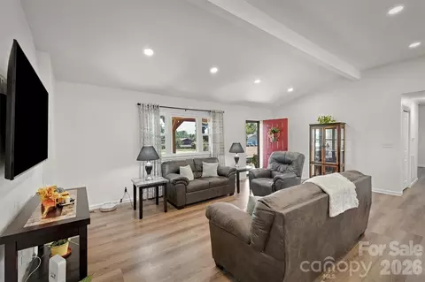 Living - 3034 Heffner Pl, Hudson, NC 28638 photo 1 of 1