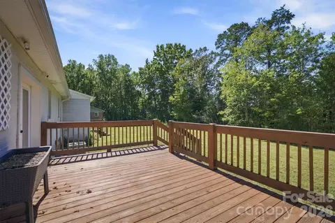 Exterior - 3034 Heffner Pl, Hudson, NC 28638 photo 2 of 6