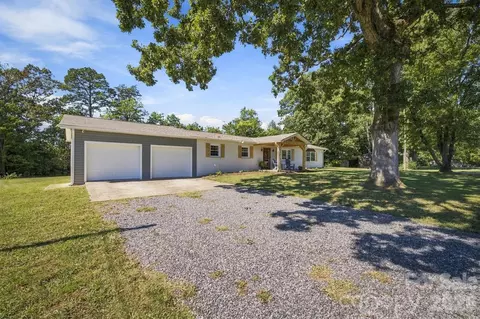 Exterior - 3034 Heffner Pl, Hudson, NC 28638 photo 3 of 6