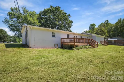 Exterior - 3034 Heffner Pl, Hudson, NC 28638 photo 6 of 6