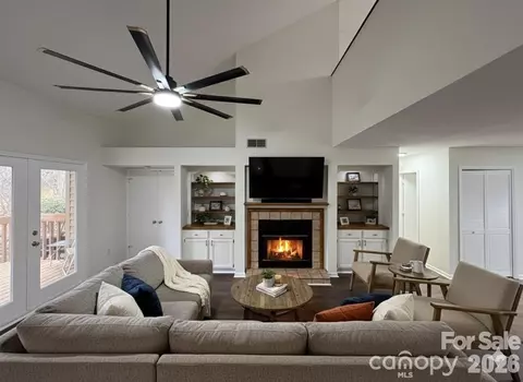 13 Laurel Place Dr, Asheville, NC 28803