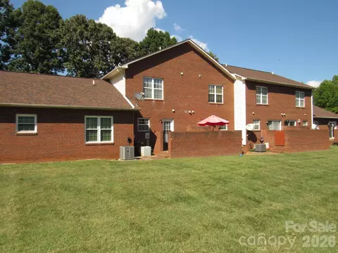Exterior - 102 Brandywine Ne Z5 Dr NE #Z5, Conover, NC 28613 photo 9 of 11