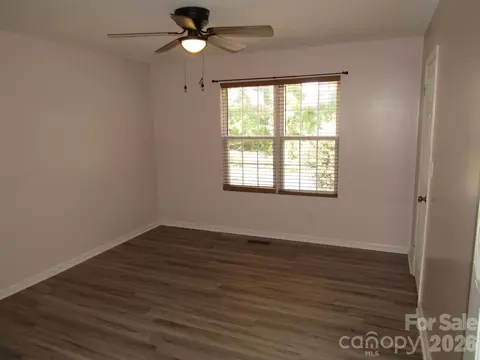 Bedroom - 102 Brandywine Ne Z5 Dr NE #Z5, Conover, NC 28613 photo 2 of 4