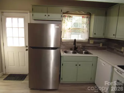 Kitchen - 102 Brandywine Ne Z5 Dr NE #Z5, Conover, NC 28613 photo 3 of 3