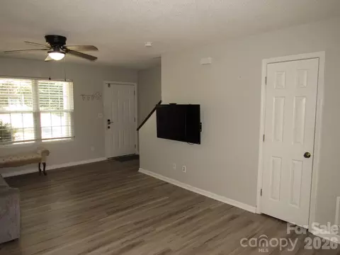 Living - 102 Brandywine Ne Z5 Dr NE #Z5, Conover, NC 28613 photo 4 of 6