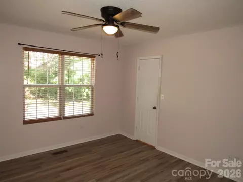 Bedroom - 102 Brandywine Ne Z5 Dr NE #Z5, Conover, NC 28613 photo 3 of 4