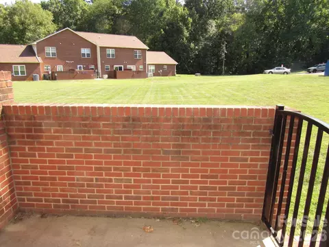 Exterior - 102 Brandywine Ne Z5 Dr NE #Z5, Conover, NC 28613 photo 5 of 11