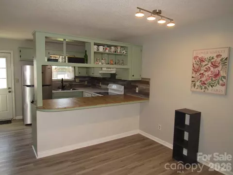 Kitchen - 102 Brandywine Ne Z5 Dr NE #Z5, Conover, NC 28613 photo 2 of 3