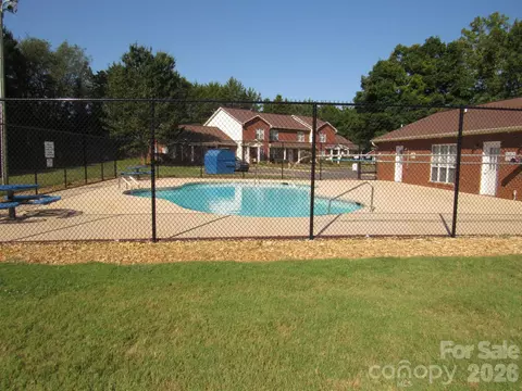 Exterior - 102 Brandywine Ne Z5 Dr NE #Z5, Conover, NC 28613 photo 10 of 11