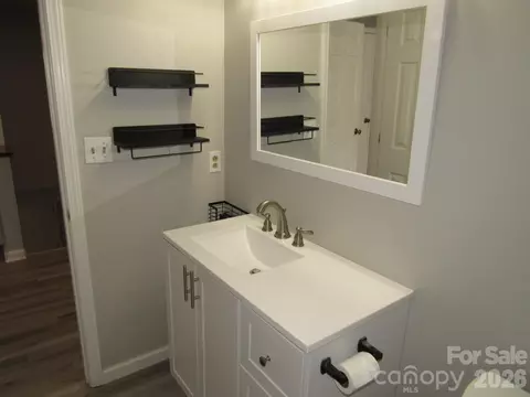 Bath - 102 Brandywine Ne Z5 Dr NE #Z5, Conover, NC 28613 photo 4 of 5