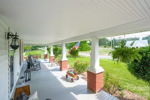 Exterior - 1186 Denton Rd, Denton, NC 27239 photo 2 of 11