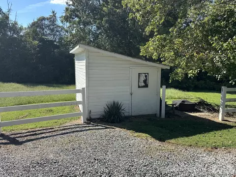 Exterior - 1186 Denton Rd, Denton, NC 27239 photo 9 of 11