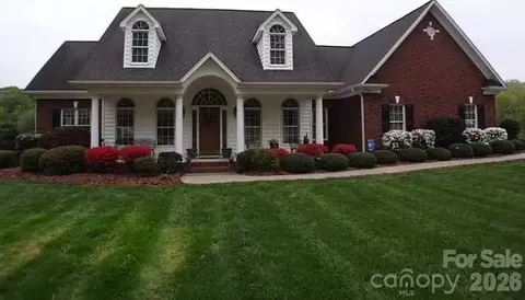 122 Upper Oak Dr, Statesville, NC 28625