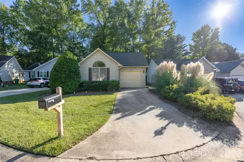 5935 Crape Myrtle Ln, Charlotte, NC 28216