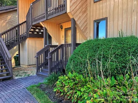 51 Pebble Creek Dr, Asheville, NC 28803