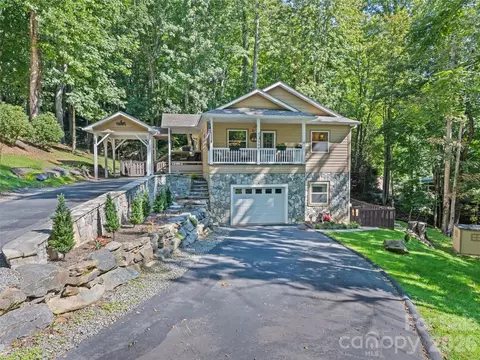 100 Loafer Ln, Waynesville, NC 28785