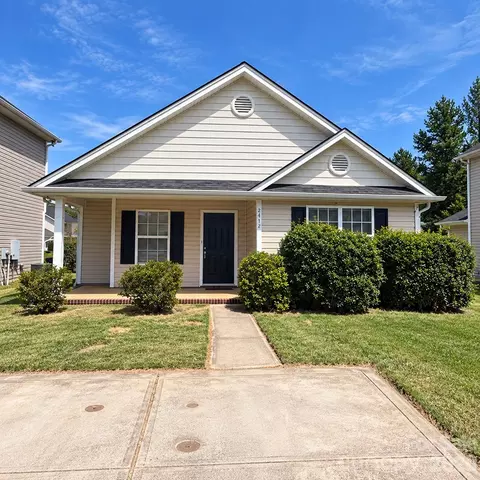 2412 Smugglers L54 M36-1 Ct #L54 M36-1, Charlotte, NC 28216