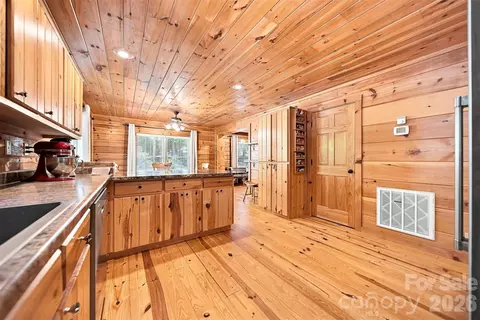 Kitchen - 963 Double Eagle Dr, Nebo, NC 28761 photo 4 of 4