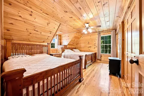 Bedroom - 963 Double Eagle Dr, Nebo, NC 28761 photo 4 of 5