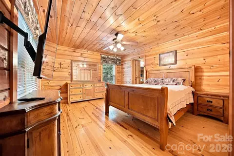Bedroom - 963 Double Eagle Dr, Nebo, NC 28761 photo 1 of 5