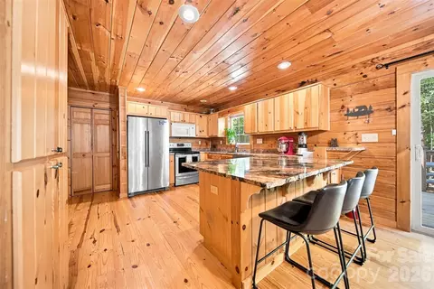 Kitchen - 963 Double Eagle Dr, Nebo, NC 28761 photo 2 of 4