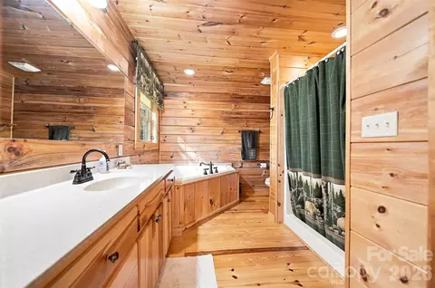 Bath - 963 Double Eagle Dr, Nebo, NC 28761 photo 1 of 3