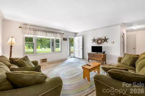 Living - 102 Boyd 2a Dr #2A, Flat Rock, NC 28731 photo 4 of 4