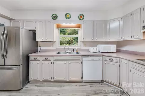 Kitchen - 102 Boyd 2a Dr #2A, Flat Rock, NC 28731 photo 1 of 4