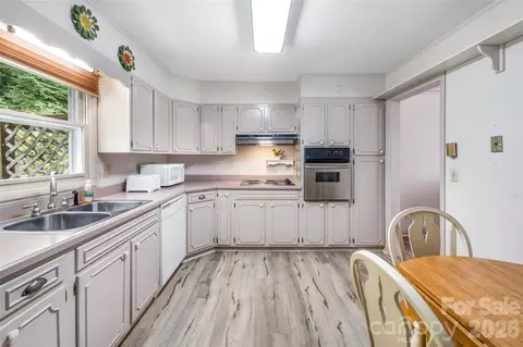 Kitchen - 102 Boyd 2a Dr #2A, Flat Rock, NC 28731 photo 2 of 4
