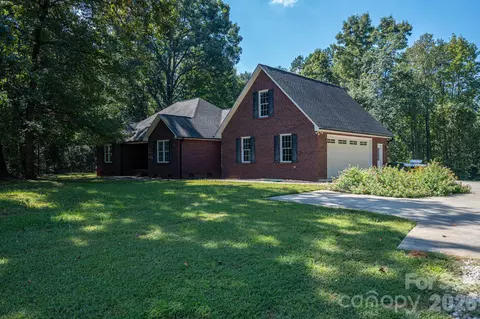 2150 Fox Creek Trl, Lincolnton, NC 28092