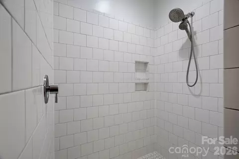 Bath - 174 Logan Crossing Dr, Davidson, NC 28036 photo 3 of 6